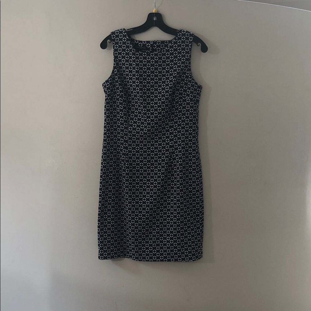 Mario Serrani Black and White Sleeveless Patterned Sheath Dress